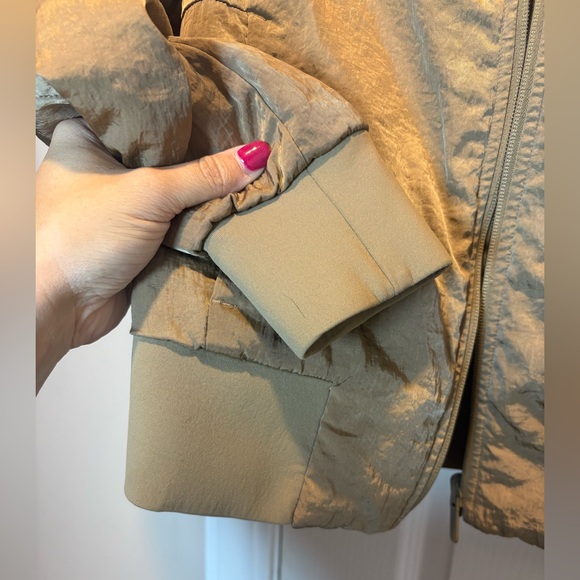 Lululemon size 6 reversible bomber jacket like new! - Picture 7 of 8